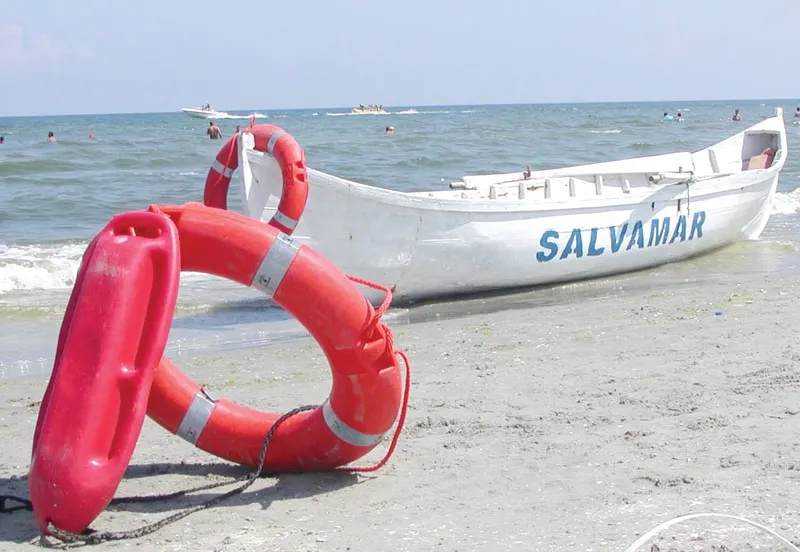 Moment emoționant pe plajă: ”Mi-ați salvat copilul!”. Salvamar aplaudat de turiști