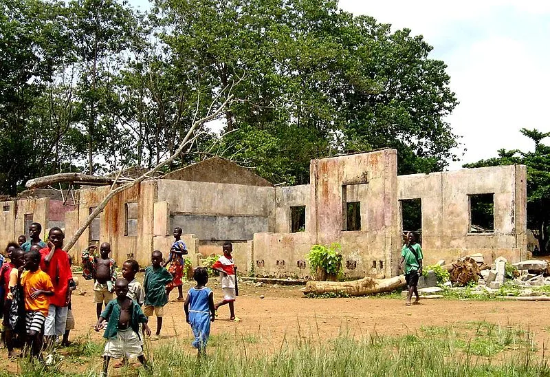 Blestemul diamantelor: un deceniu de război civil în Sierra Leone