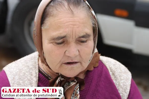 PROTEST până la LEŞIN, în faţa Prefecturii Gorj. Femeie de 78 de ani, NEMULŢUMITĂ de justiţie