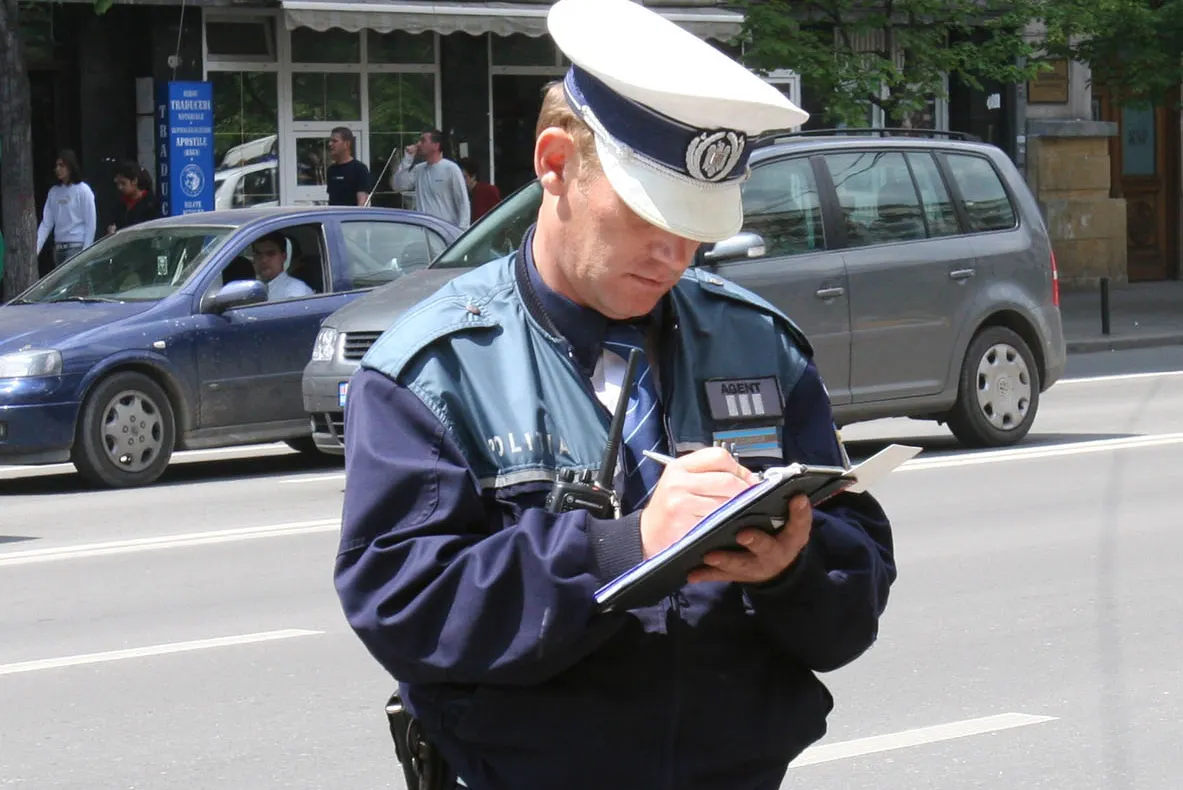 Şofer din Alba, condamnat la închisoare cu suspendare după ce a încercat să mituiască un poliţist 