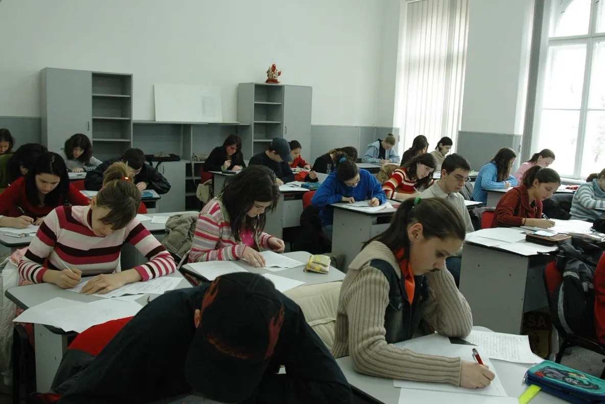 ANUNȚ BOMBĂ al ministrului Educației: VREA SĂ MĂREASCĂ ANUL ȘCOLAR