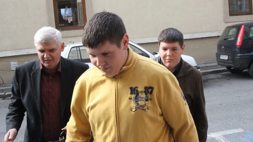 TERIFIANT. Gemenii pedofili Calapiş au SCĂPAT de închisoare. Unul dintre ei a RECIDIVAT