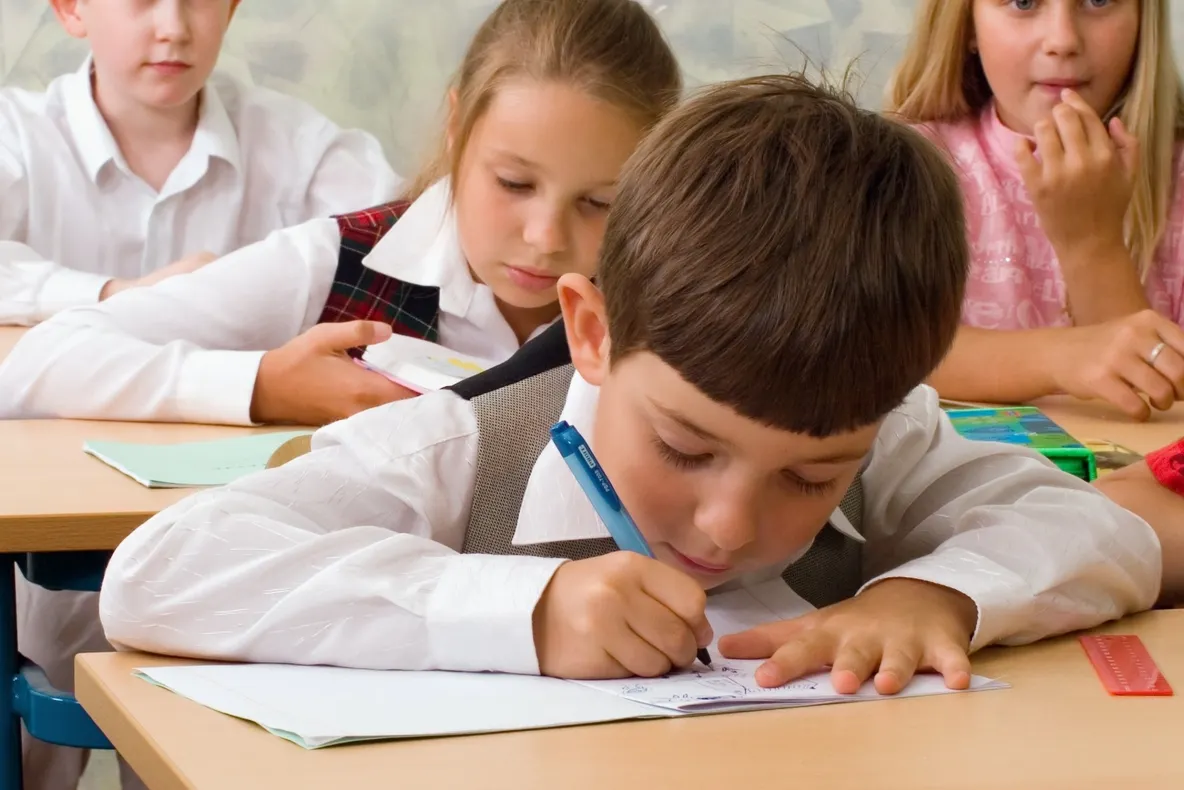 Criză de profesori de limba engleză și franceză, în mediul rural 