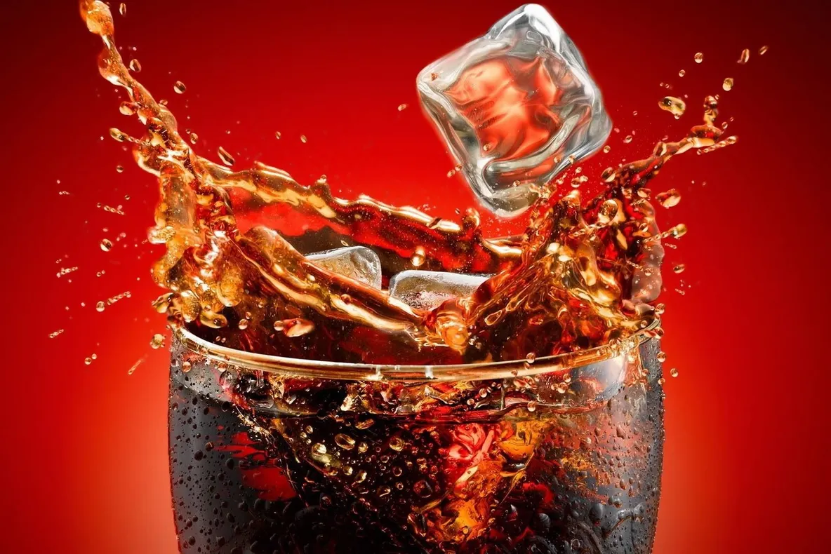 STUDIU. Ce se întâmplă de fapt în organismul tau la fiecare 10 minute după ce ai băut Cola
