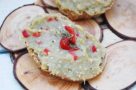 REŢETA ZILEI: Salată de vinete cu ardei copt  