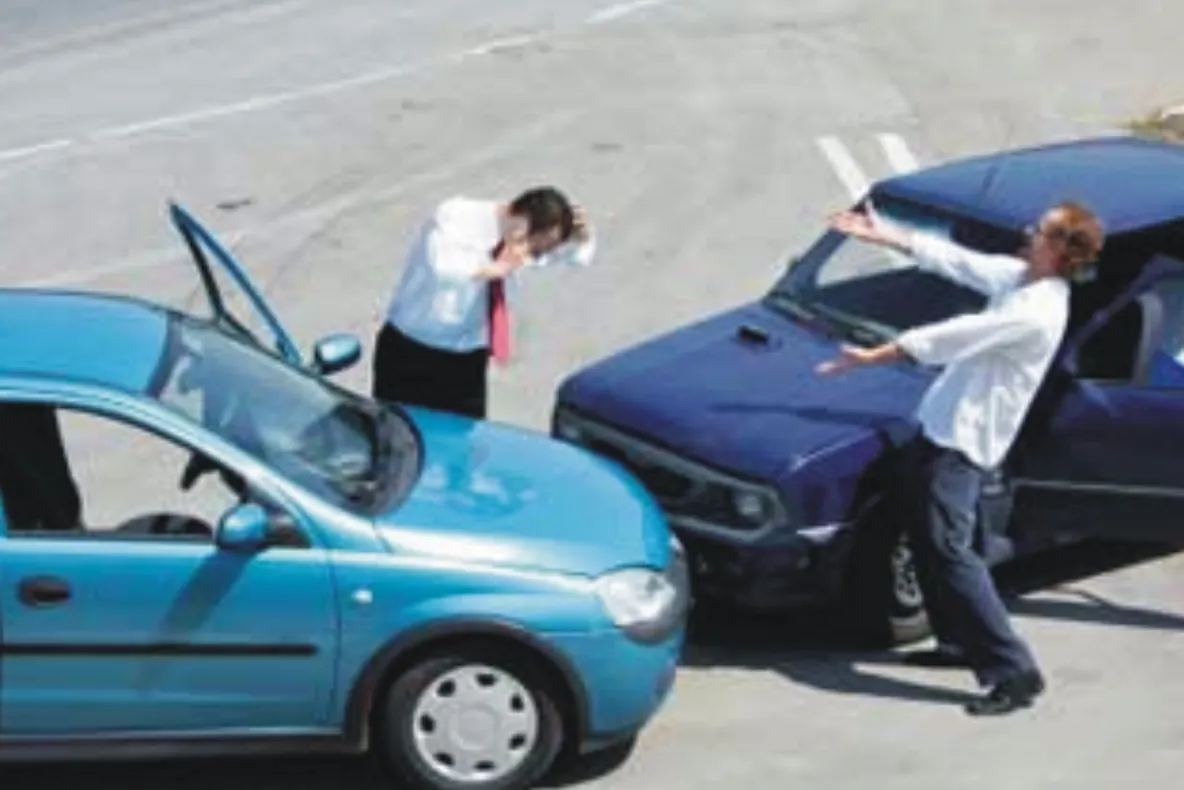 Cum „fentează” tinerii sistemul asigurărilor RCA pentru o poliță mai ieftină