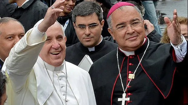 Un cardinal a fost jefuit de un crucifix 