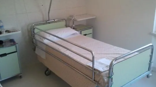 O vedetă ŞOCHEAZĂ. Fotografie de pe PATUL DE SPITAL: "Nu ştiu dacă mai rezistam!"