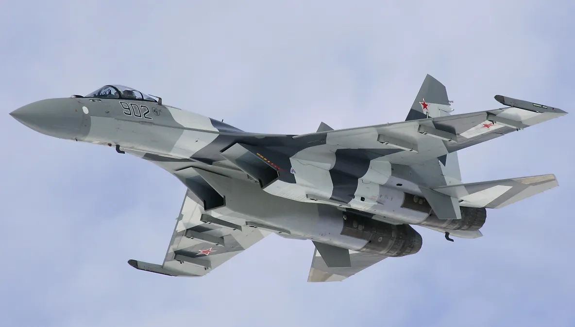 Patriarhul Bisericii Ortodoxe a Rusiei a primit cadou un avion de luptă SU-35