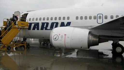 Zeci de ROMÂNI, BLOCAŢI în Dubai. Cursa TAROM a fost anulată. Două GRAVIDE, între pasageri