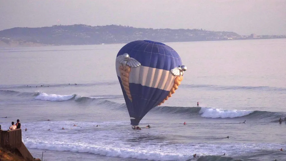 A vrut să o ceară în căsătorie într-un balon, deasupra mării. Ce s-a întâmplat a îngrozit lumea