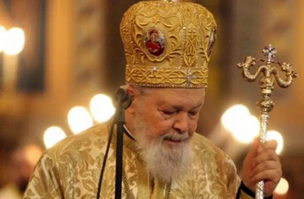 GAFĂ URIAŞĂ pe coroana trimisă în numele lui Băsescu la funeraliile ÎPS Nicolae Corneanu