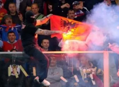 RĂZBOI la Serbia - Albania. Partida a fost întreruptă după ce tot stadionul s-a luat la bătaie