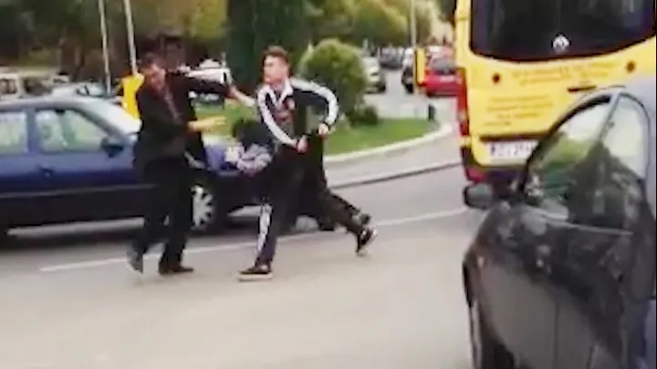 Bătaie ca-n filme în Craiova VIDEO