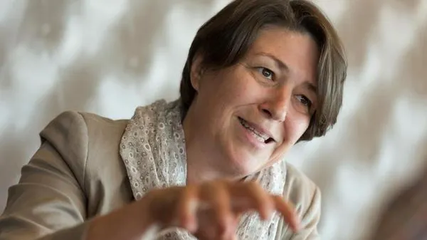 Juncker o integrează pe slovena Violeta Bulc în echipa sa