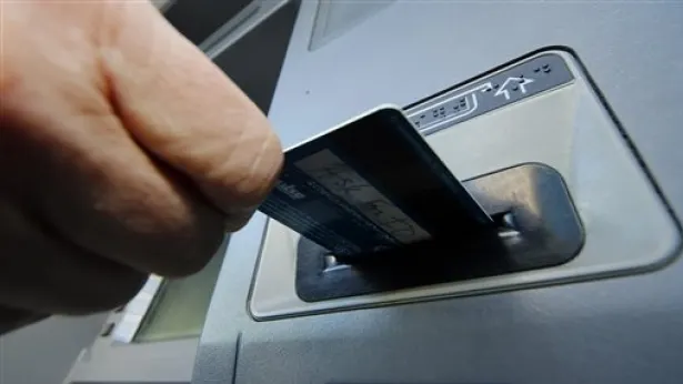 TICHETELE DE MASĂ DISPAR. Două milioane de români vor primi carduri preplătite