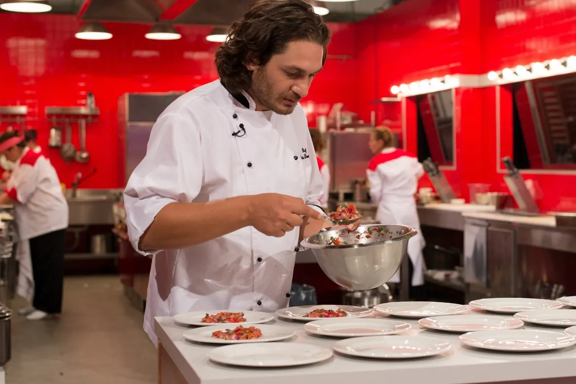Chef Florin Dumitrescu RECUNOAȘTE: “Când sunt în bucătărie beau...”