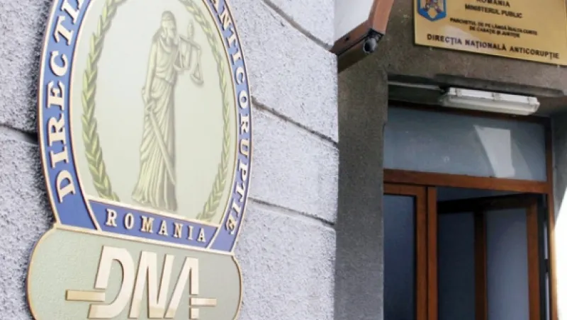 BOMBĂ - Procuror, prins în flagrant de DNA! Care sunt acum ACUZAŢIILE ce i se aduc