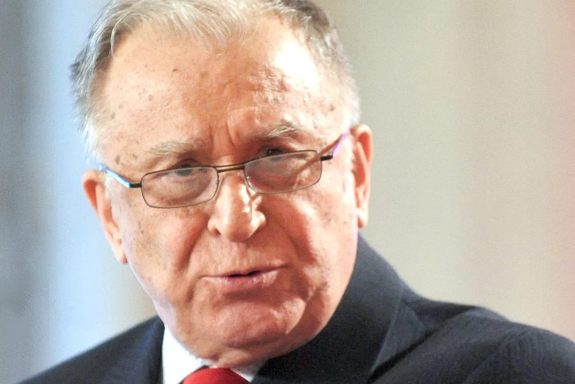 Iliescu: E nepotrivită ieşirea Gabrielei Firea 