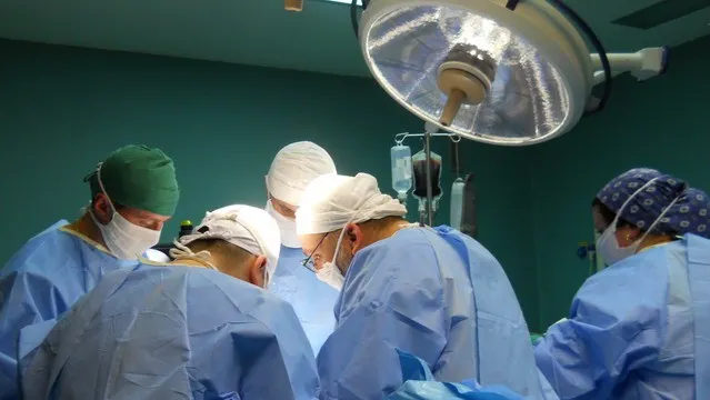 PREMIERĂ. Ce a reușit FEMEIA cu UTER TRANSPLANTAT să facă. Nimeni nu credea că este POSIBIL 