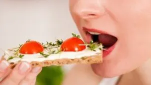 Cum slăbeşti fără să te abţii de la mâncare