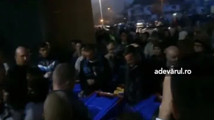 CIRC şi ÎMBULZEALĂ: sute de persoane s-au călcat în picioare pentru TIGĂI mai ieftine