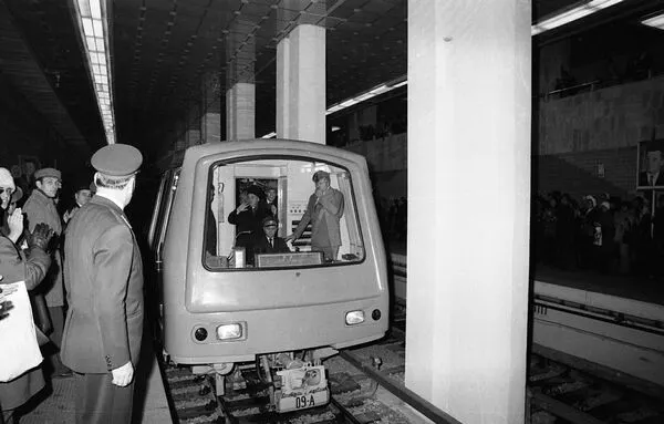 Cum arăta metroul bucureștean acum 35 de ani. Imagini de la inaugurarea metroului bucureștean