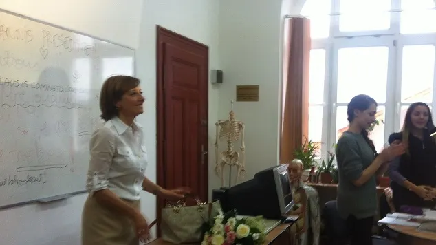 KLAUS IOHANNIS PREŞEDINTE. Prima Doamnă a României, VIDEO EMOŢIONANT. Cum a fost PRIMITĂ de elevi 