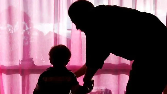 Trei pedofili străini, care exploatau sexual minori români, prinşi de DIICOT