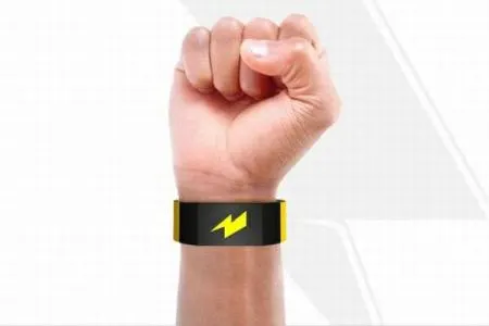 Cum funcționează brățară cu șocuri electrice care te scapă de obiceiurile proaste