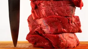 PANICĂ la Botoşani. Spitalizat de urgenţă cu o BOALĂ RARĂ după ce a mâncat CARNE 