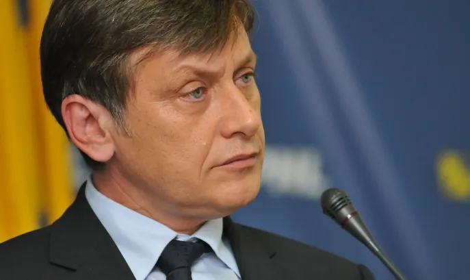 Iohannis: Antonescu cu siguranţă mă susţine şi mă votează