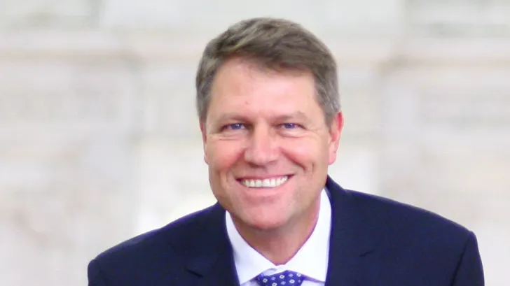 Klaus Iohannis a fost VEDETĂ de Black Friday 2014: În câte MII DE EXEMPLARE și-a vândut cartea?