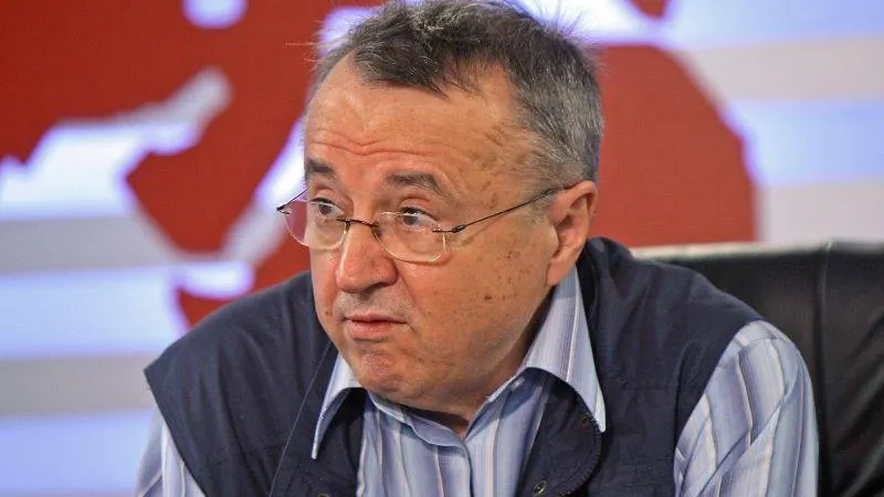 Cristoiu: Dacă Ponta vrea să aibă o șansă la următorul tur, Corlățean și Stanoevici trebuie demiși 