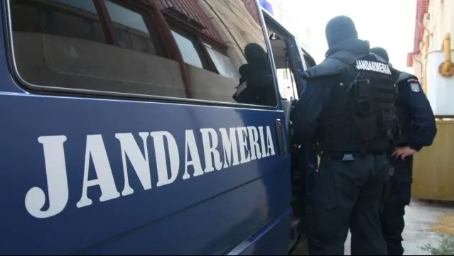 SINGURUL om din ţară care s-a bucurat când JANDARMII i-au bătut la uşă