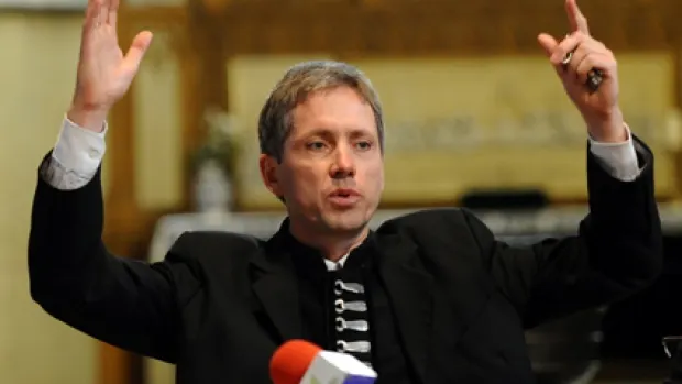 Preotul lui Iohannis face o DEZVĂLUIRE INCREDIBILĂ