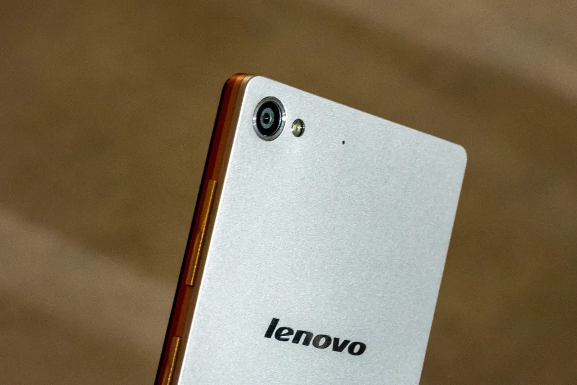 Telefonul care TE VA CUCERI prin design: Lenovo îl aduce și în România de la 1 decembrie!