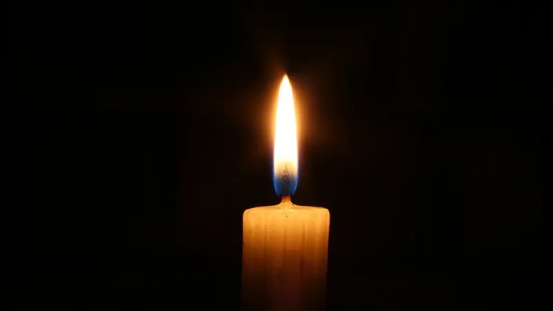 ACCIDENT MORTAL. Un miocrobuz a luat foc. O persoană a decedat, alte trei sunt rănite