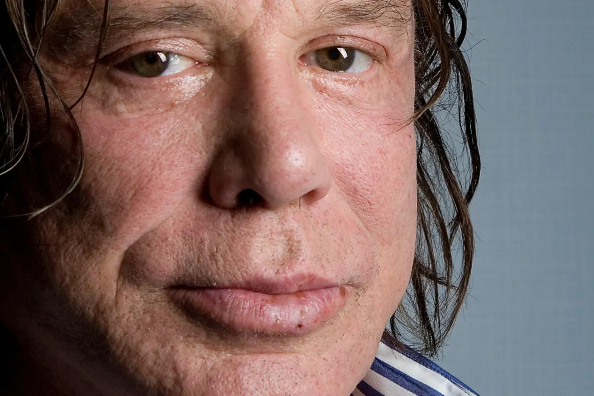 SURPRIZĂ - Mickey Rourke va reveni în ringul de box, la 62 de ani