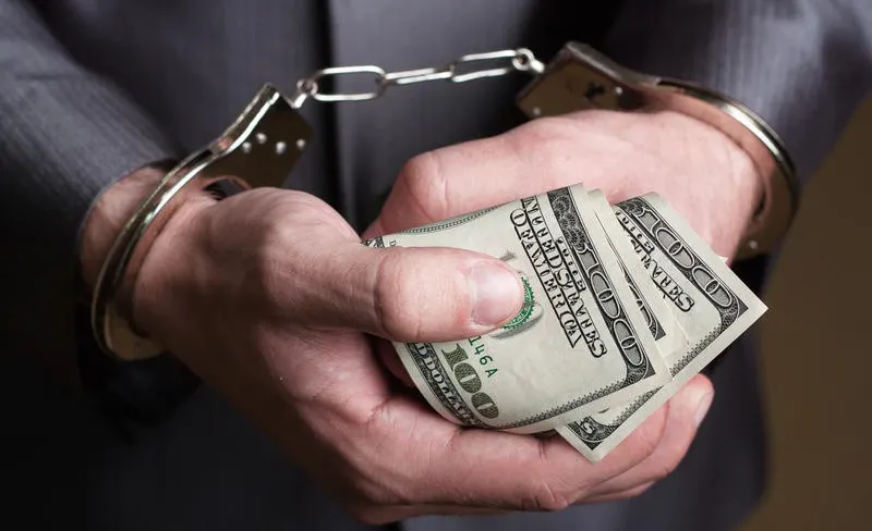 Concluzie ŞOCANTĂ: merită să FURI în România! FISCUL se face că recuperează BANII de la infractori 