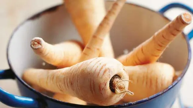 PĂSTÂRNACUL, banala legumă care aduce nebănuite beneficii organismului