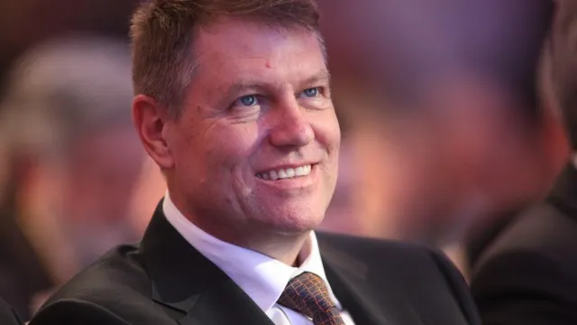 IOHANNIS a APĂRUT într-o RECLAMĂ. Nu te AȘTEPTAI să-l VEZI în POSTURA ASTA