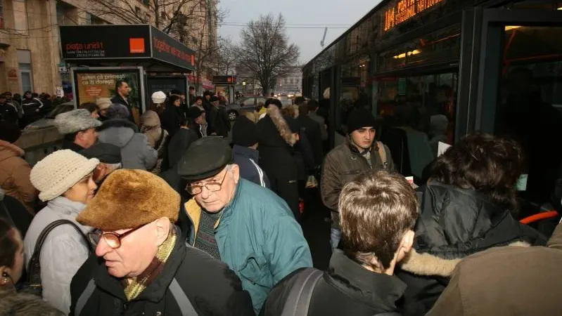 MARTOR OCULAR. Circulația cu RATB în Capitală! Condițiile inumane la care sunt supuși călătorii