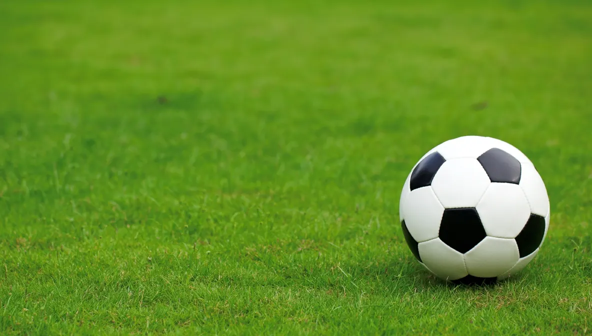 Un mare fotbalist român a murit după un infarct