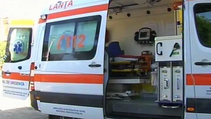 O persoană a murit şi alte trei au fost rănite după ce două maşini s-au ciocnit pe DN 7