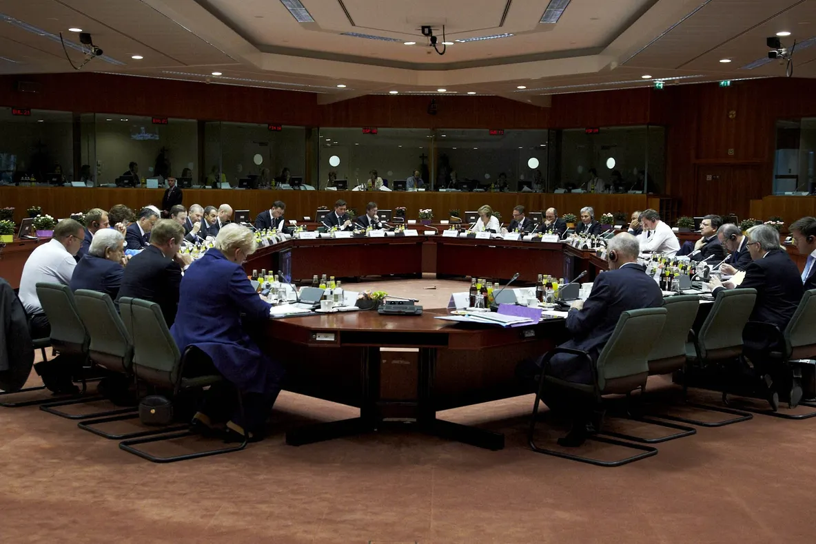 Liderii UE dezbat strategia faţă de Rusia. Băsescu vrea creşterea nivelului sancţiunilor
