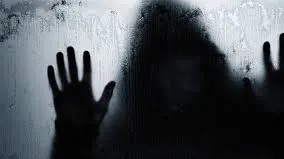 CREDEA că locuinţa e bântuită, a montat o cameră video! Ce a DESCOPERIT l-a ŞOCAT pe VIAŢĂ