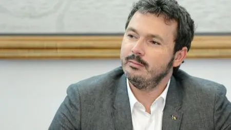 Răzvan Nicolescu îi dă în judecată pe Iulian Iancu şi Andreea Paul Vass pentru calomnie