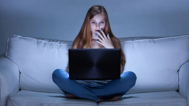 Ce să nu postezi NICIODATĂ pe Facebook