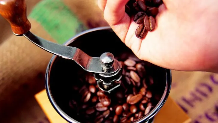 Cum să cureţi râşniţa de cafea